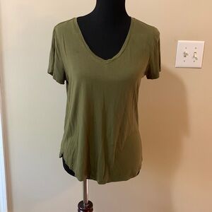GUC Women’s Olive Green Short Sleeve V-Neck Flowy Top